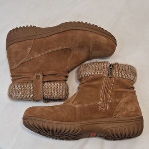 Khombu Tan Suede Winter Ankle Boots. Lightly Worn. Very Nice Condition.